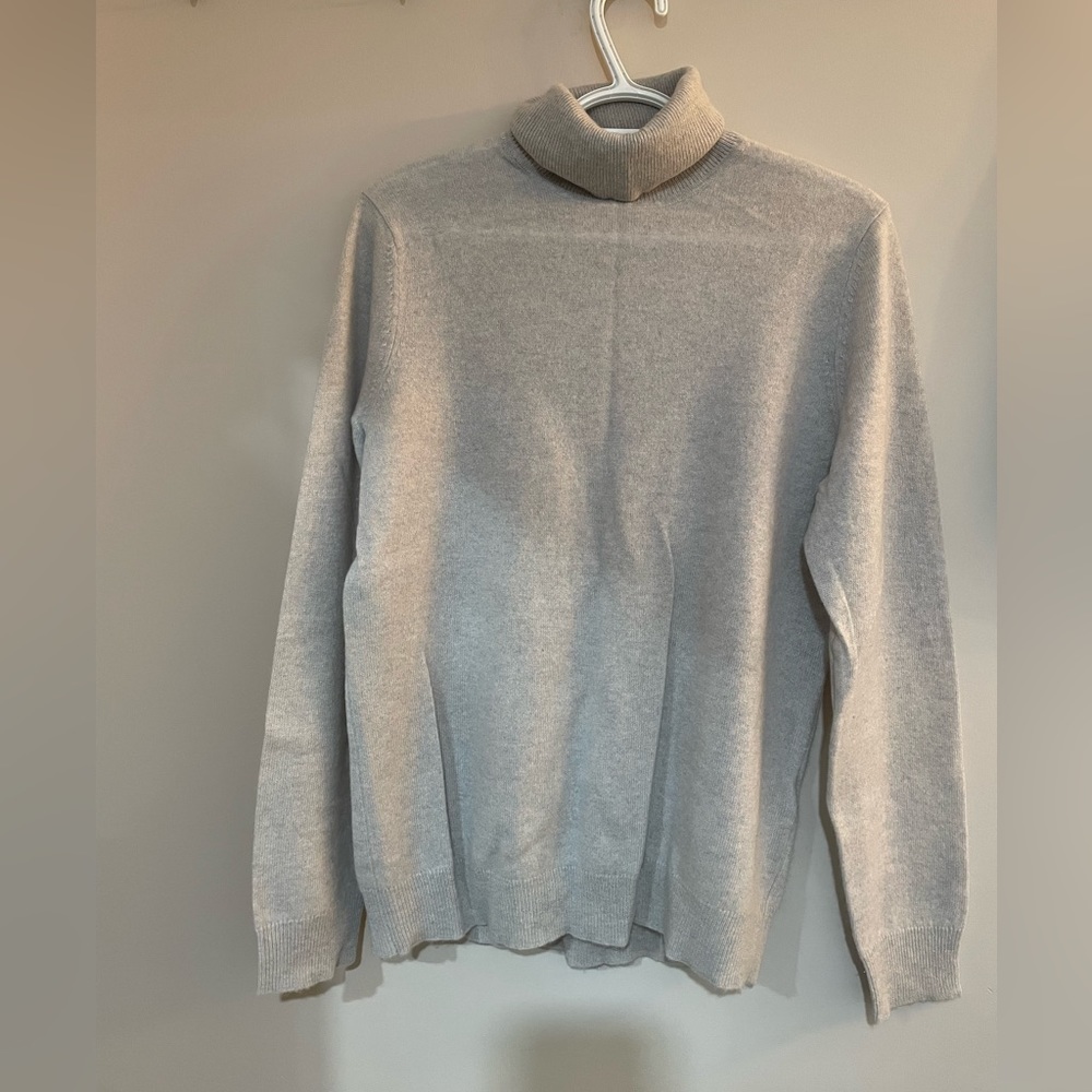 Women’s Lord & Taylor Grey 100% Cashmere Turtle Neck Sweater - Size: L